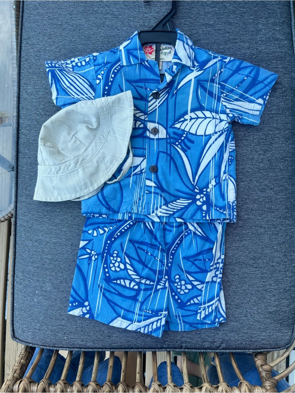 Hilo Hattie Blue and White Hawaiian Print Shirt